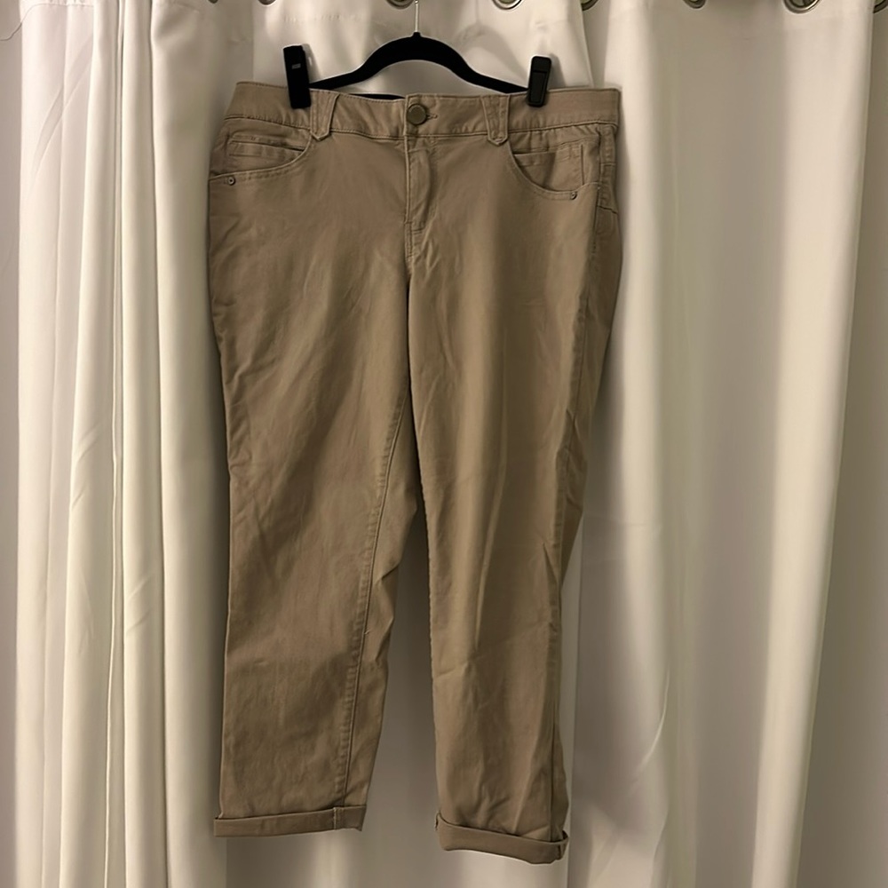 Ankle length or roll up khaki pants